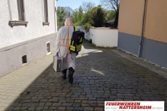 Angriffstrupp mit Türöffnungswerkzeug