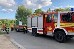 Zu Wasser lassen des Feuerwehrmehrzweckbootes der Feuerwehr Eddersheim